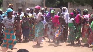 African women dancing