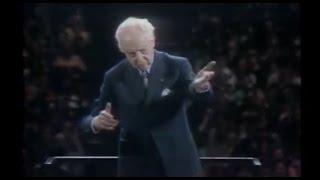 'Little Fugue' (Bernstein introduces the Maestro)